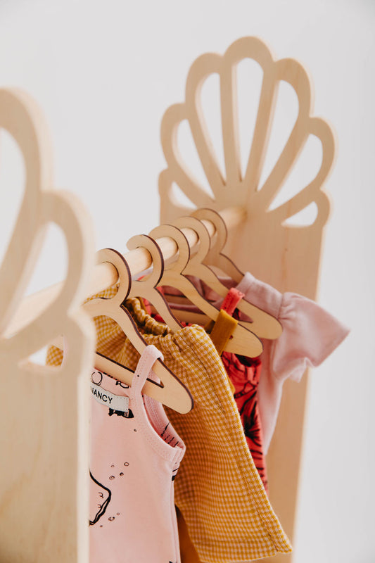 Shell Dolls Clothes Rack